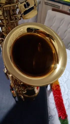 Ótimo sax alto funcionando perfeitamente