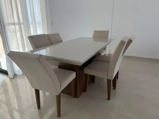Mesa de Jantar 1,80x0,90 em Ótimo Estado + 6 Cadeiras (Necessitam Reparos)