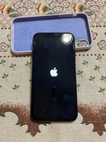 Vendo IPhone XR em ótimo estado. Seminovo
