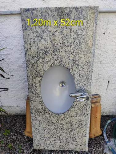 Tampo de granito com pia para banheiro