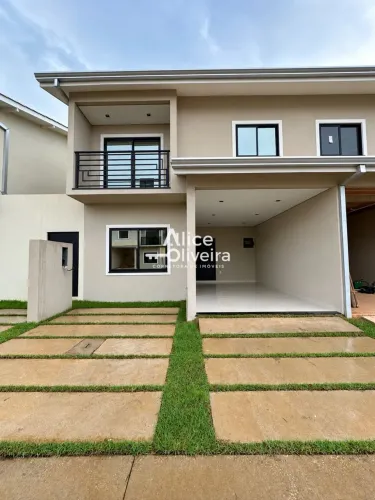 Sobrado à Venda com 3 quartos, 4 banheiros, 2 vagas e 174m² por R$ 970.000