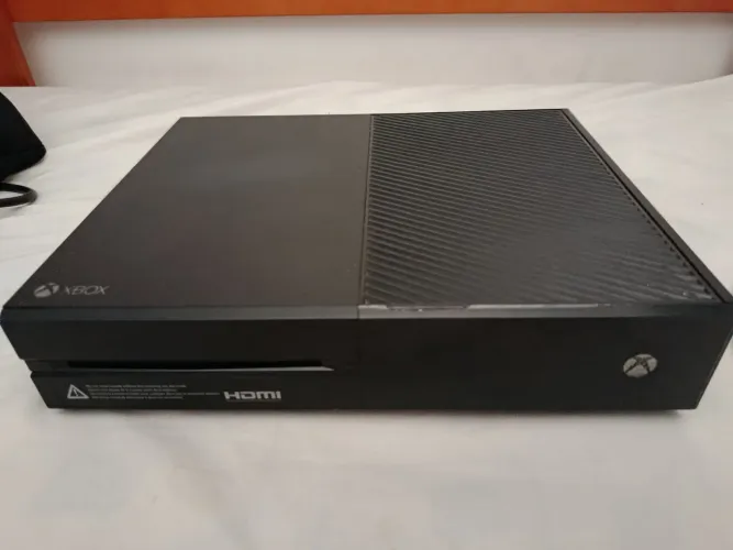 Xbox one, preto semi novo 