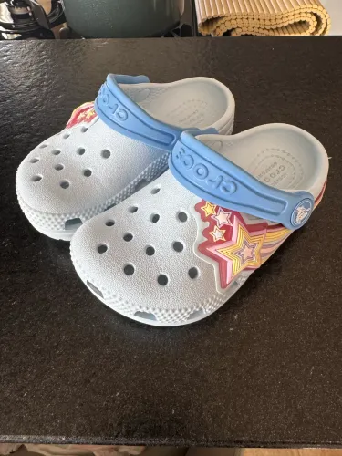 Crocs lights on 7C