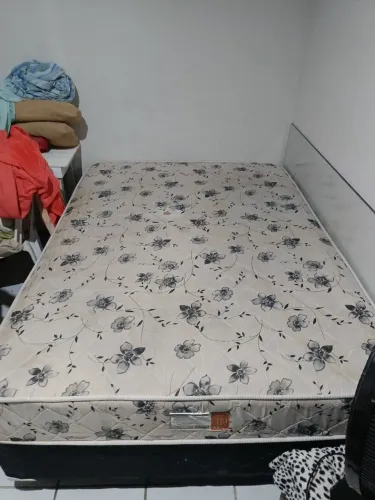Cama casal de mola