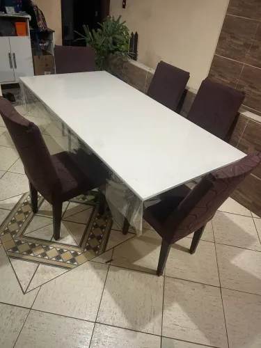 Mesa de jantar de vidro com 5 cadeiras