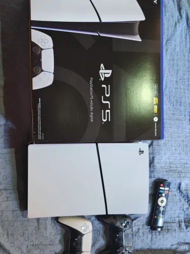 Vendo ps5 mídia digital apenas 1 mês de uso 9 jogos 2 controles