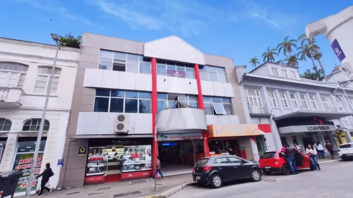 Sala comercial localizada no Centro de Joinville no segundo piso