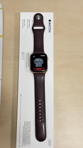 Apple Watch Series 4 44mm Gold Alumínio Pink Sand Sport Loop