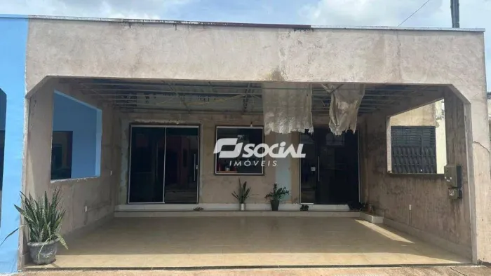 Oportunidade, casa com terreno amplo