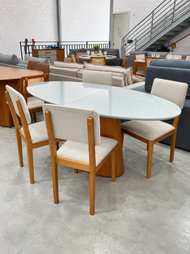 Mesa Oval 1,80 com Vidro Off White e 4 Cadeiras de Linho ÚLTIMA PEÇA