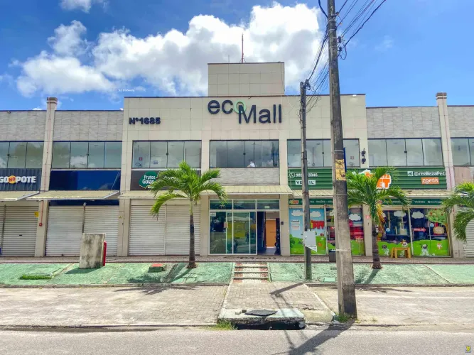 Loja funcional com estacionamento no Mondubim