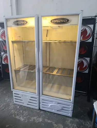 Geladeira 2 portas 1,35x60x1,83 expositora 220 volts marca CONSERVEX industrial