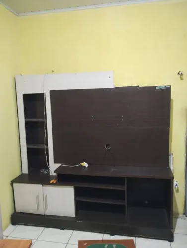 Vende -se uma estante 