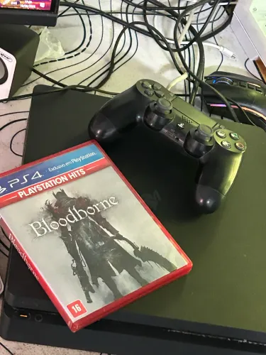 PlayStation 4 Slim 1Tb ( acompanha bloodborn)