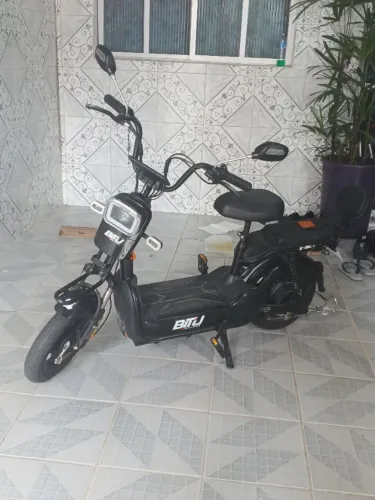 Scooter elétrica autopropelido em ótimas condições