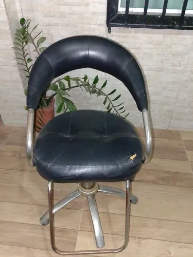 Vendo cadeira de salão usada