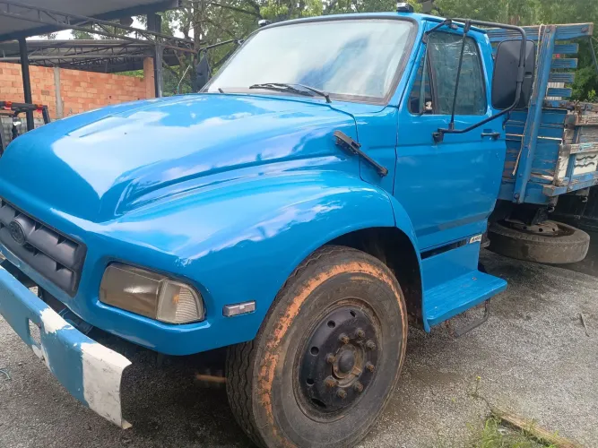 Caminhão Ford F12000