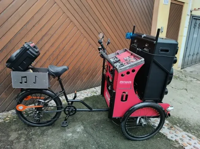 triciclo DJ - ATENÇÃO - SEM AS CAIXAS DE SOM - NÃO ACEITO TROCA