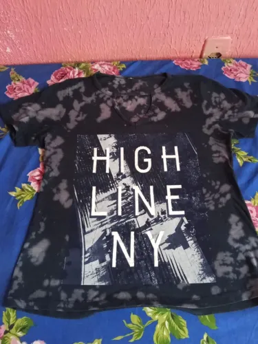 Desapegando desse lote de camisas 8/10 anos