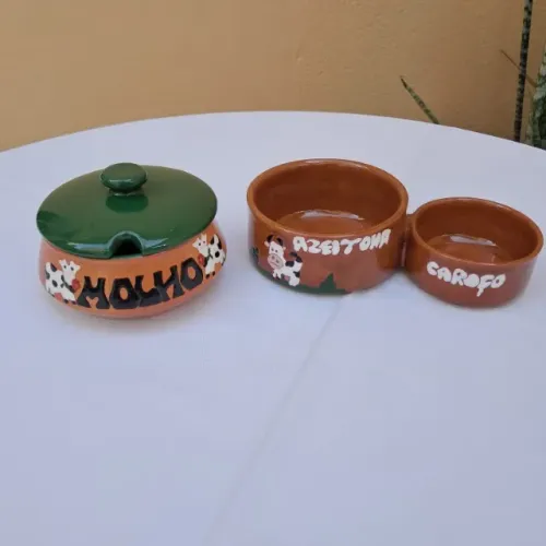 Kit Cerâmica Esmaltada Country - Molheira e Petisqueira Azeitona/Caroço com Vaquinhas