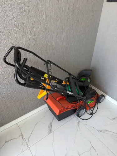 Máquinas de cortar grama