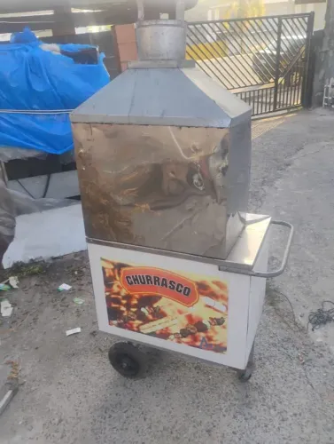 Vendo kite carrinho de espetinho estufa de salgados e máquina de assa frango 