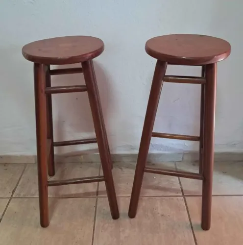 2 Banquetas Com 71 Centímetros De Altura