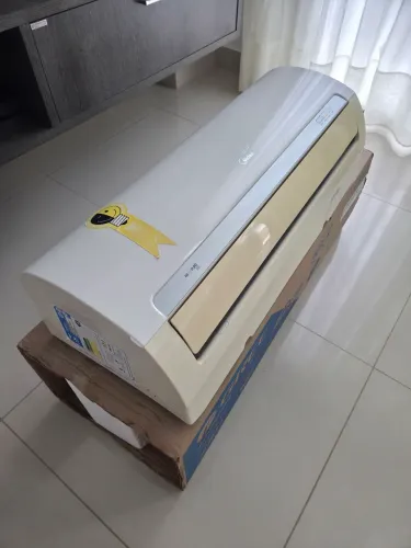 Ar Condicionado Midea 9000 BTUs - (Evaporadora em perfeito estado/Condensadora com avaria)