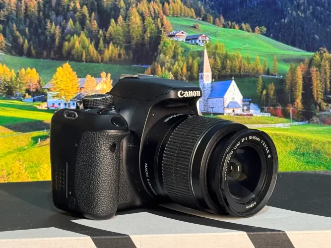 Canon T3i Muito Conservada + lente 18-55 + 2 Baterias + Cartão 32GB