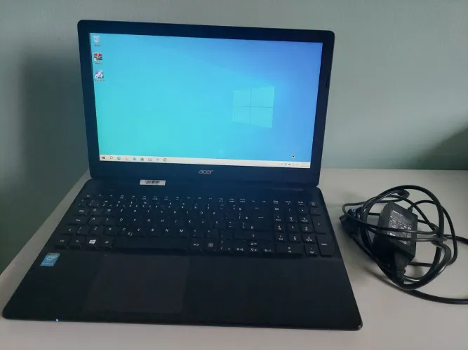 Notebook Acer Aspire E5-571 598p funcionando