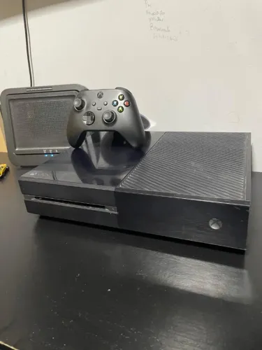 XBOX ONE 500GB QUASE ZERO COM 6 JOGOS(FIFA26,GTA?)