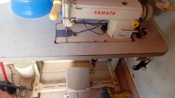 Vendo duas máquinas de costura industrial.