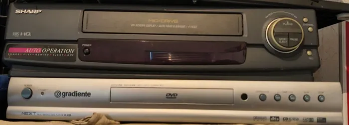Desapego Vídeo Cassete e DVD