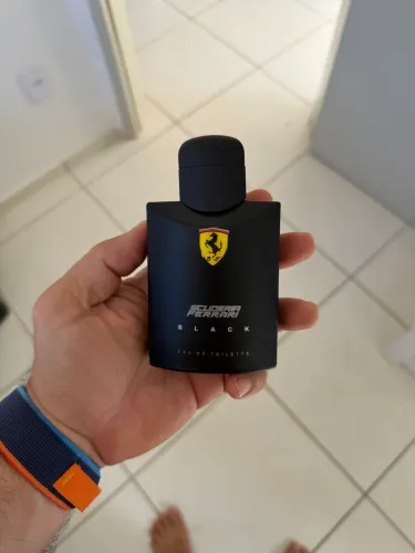 Vendo perfume original Ferrari black