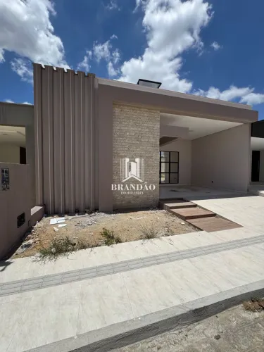 Casa disponível em condomínio fechado
