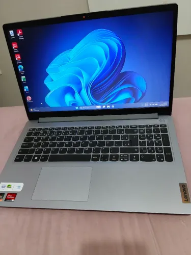 Notebook Lenovo AMD Ryzen 5 8GB 256GB 15.6"