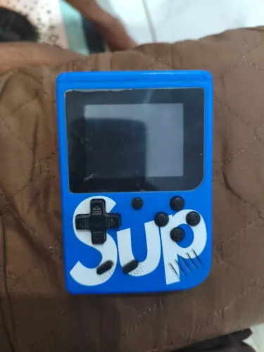 SUP Game Box com 400 jogos clássicos retrô na memória.