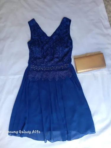 Vestido de crepe e renda de gripir