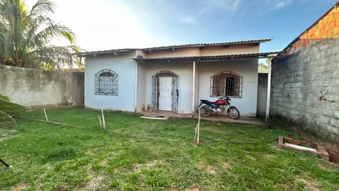 Vende- se Casa