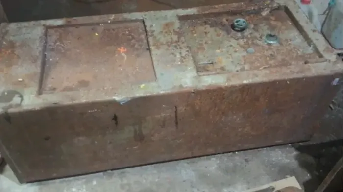 VENDO COFRE GRANDE DE FERRO ANTIGO