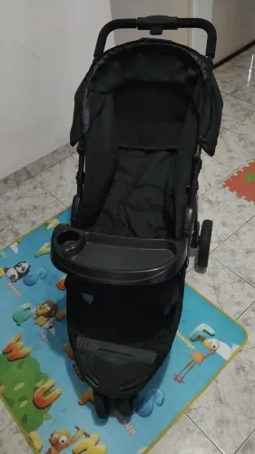 Carrinho de bebe muito pouco usado.