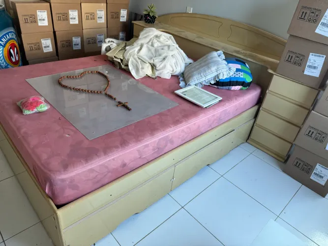 1 Cama casal + 2 cama solteiro (SEM COLCHÕES)