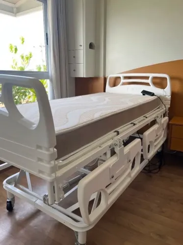 Cama hospitalar motorizada 