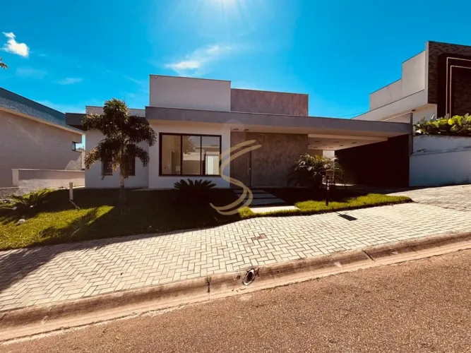 Casa térrea no Condomínio Terras de Santa Cruz : moderna e com lazer completo