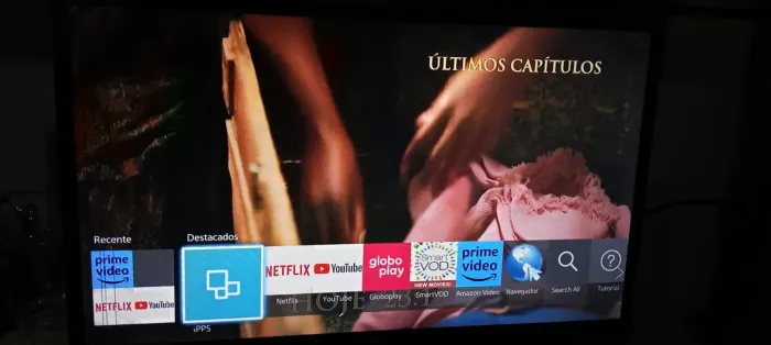 Vendo essa tv da marca Samsung de 32 polegadas SMART completa com pé e controle 