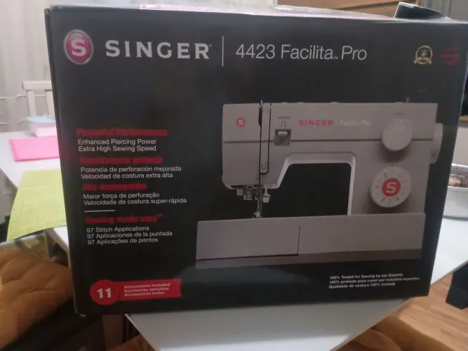 Máquina de costura Singer 4423 pro 