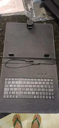 Capa universal de tablet com teclado