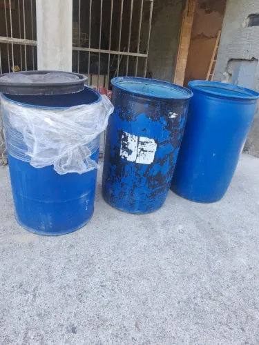 Vendo 3 tambor 200 litros cada um valor 100 cada um