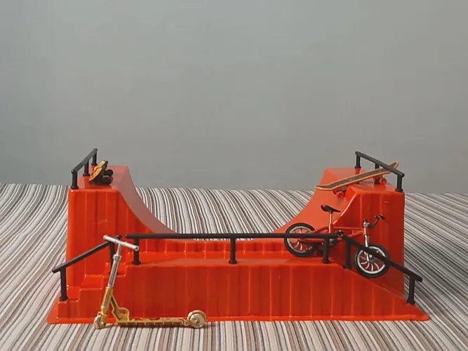 Pista de Skate de Brinquedo,com os veículos:Patinete,Skate,Mini Bike e Overboard 