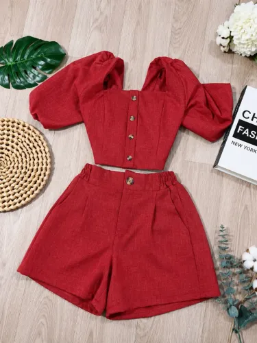 conjunto de alfaiataria vermelho da Renner composto por um cropped com mangas